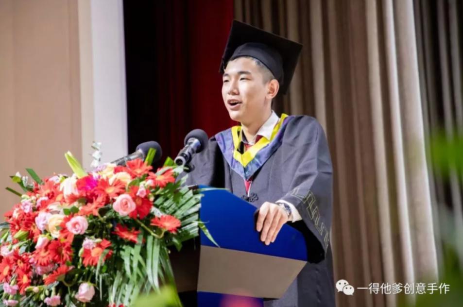 那个知名育儿博主的儿子，在美国自杀了