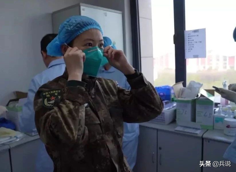 前线女军医，看到丈夫微信，已是几天后，泪水浸湿口罩