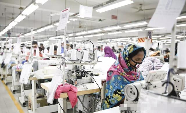 广州制衣厂月入2万,广东缝纫工厂工资12000元