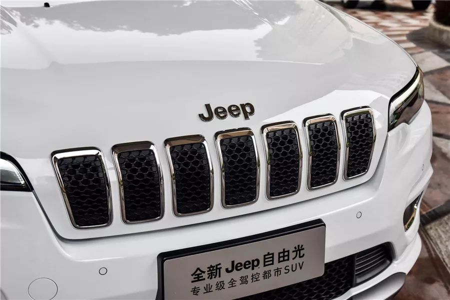 试驾jeep自由光2.0自吸,新款jeep自由光探享版越野视频