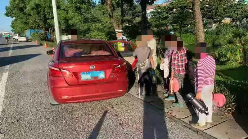 教练带学员超员,学员坐教练车没系安全带罚谁