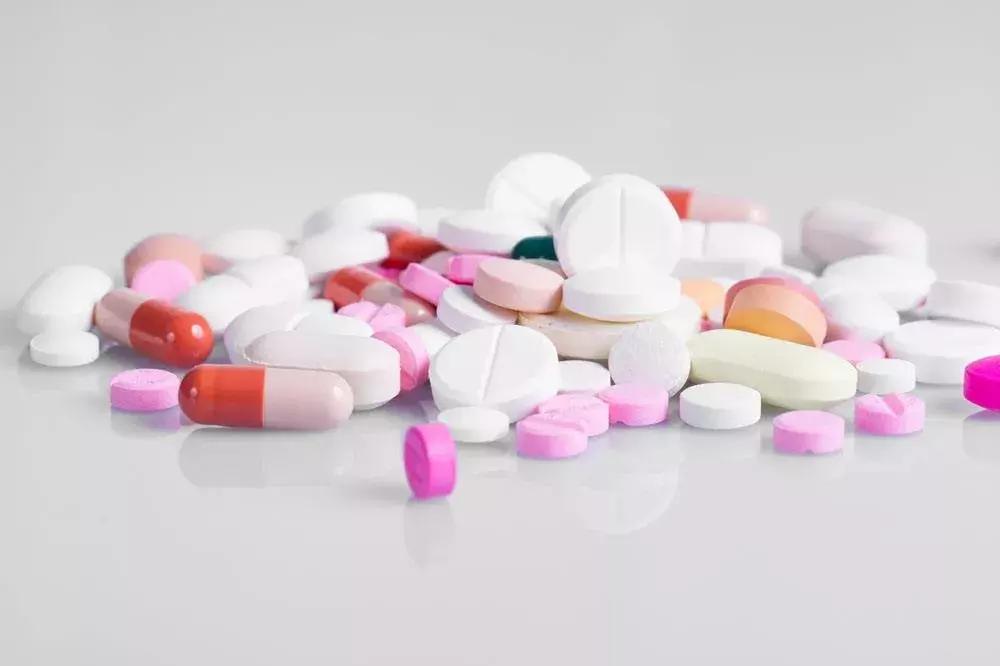 头皮痒头屑多是脂溢性皮炎,头皮油又痒头皮屑多是怎么回事