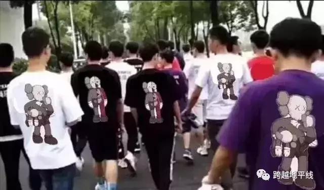 昨天,大型“丧尸”电影,在优衣库真实上演