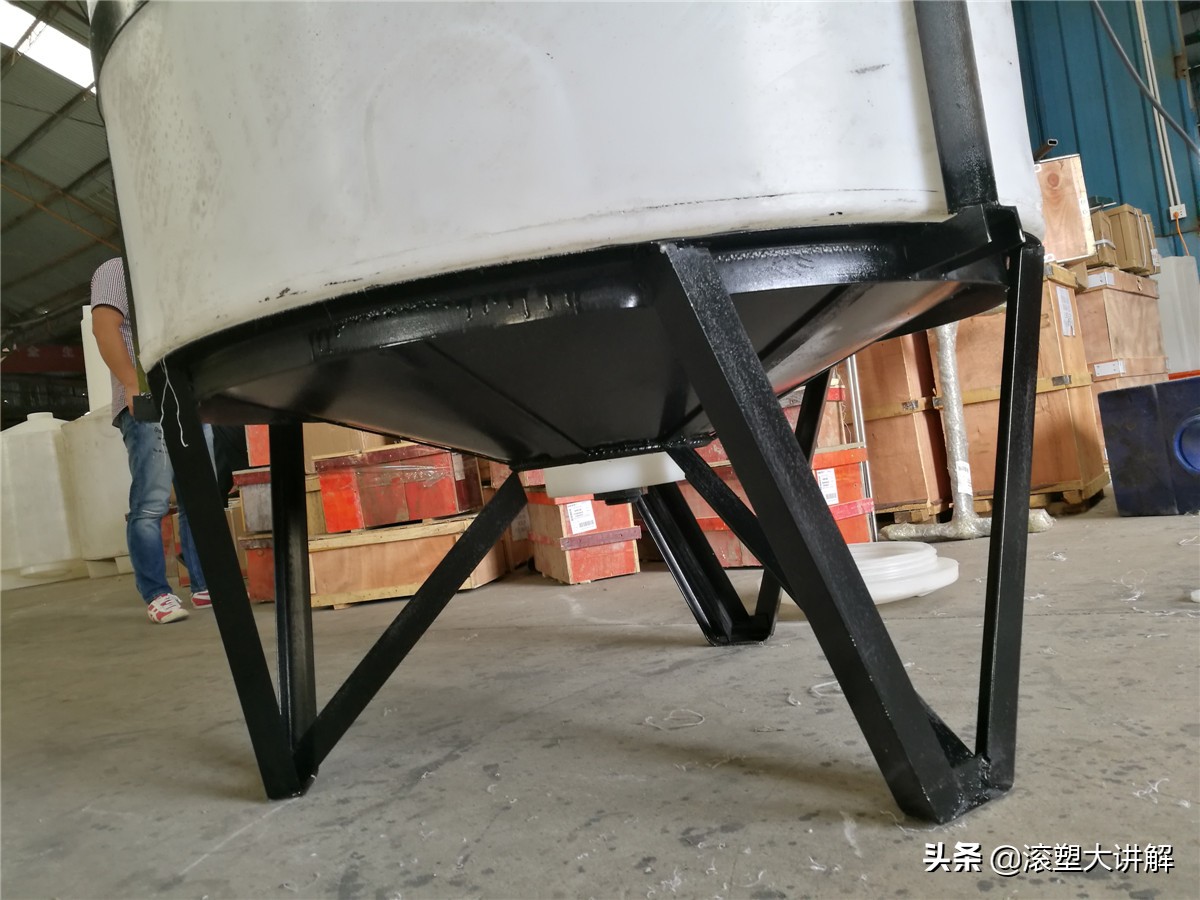 0.5吨日化搅拌罐设备安装全过程,药剂搅拌泵安装全过程