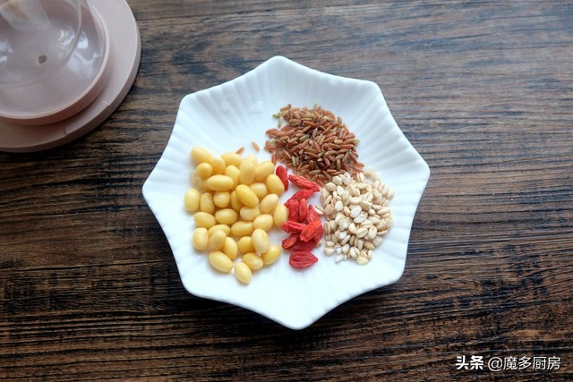 豆浆怎么做才会顺滑营养又好吃,自己在家做豆浆美味营养又健康