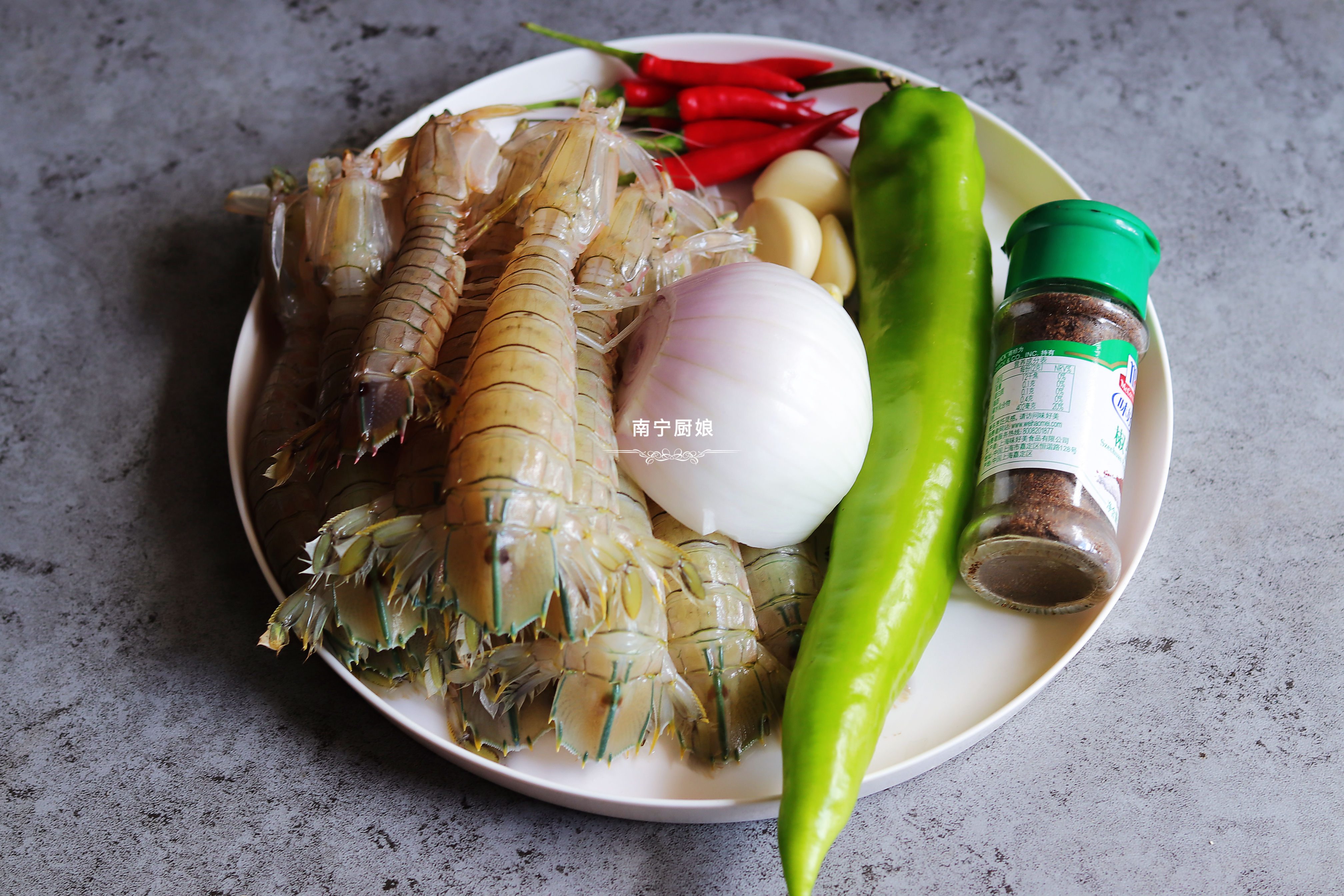 不用油炸的椒盐皮皮虾家庭做法,椒盐皮皮虾做法直接炸还是焯水