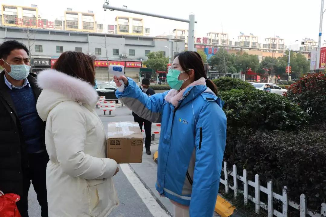 领导慰问一线疫情防控工作人员,领导赴一线检查疫情防控工作