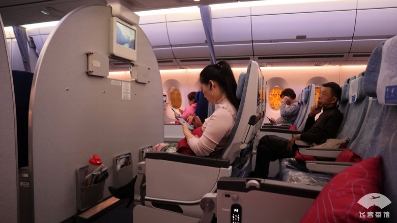 拔草国航第一架A350墨镜侠！机舱配置和服务水准，不亚于五星航司