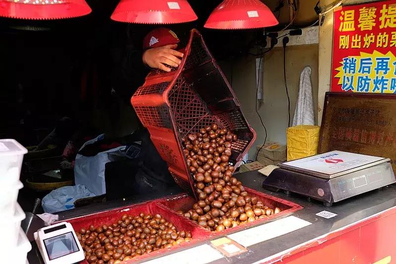 两百年呼童街，一百米烟火路，尝尝这里的美食吧