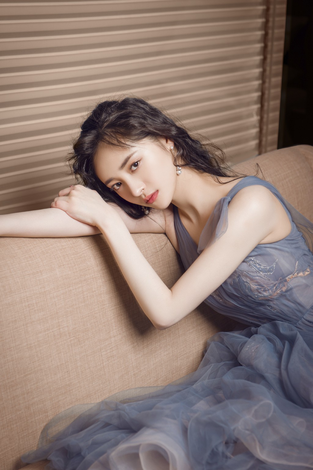 周洁琼穿基础款依旧美得与众不同,周洁琼穿高跟鞋跳舞视频