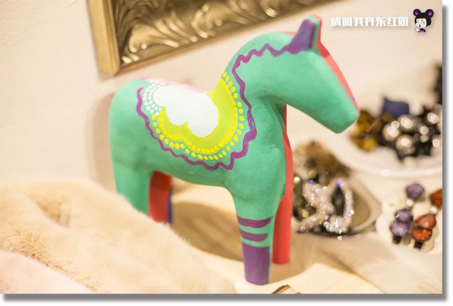 小情侣闺蜜居然在小屋鼓捣一下午，弄出了这个？