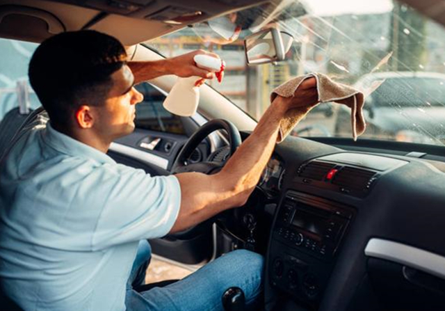 挡风玻璃清洁妙招,怎么洗挡风玻璃简单方法