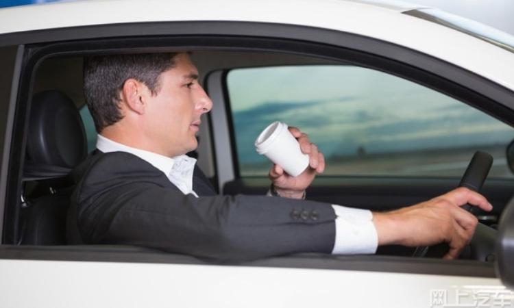 防止开车犯困的最好办法,开车时犯困最简单的提神方法