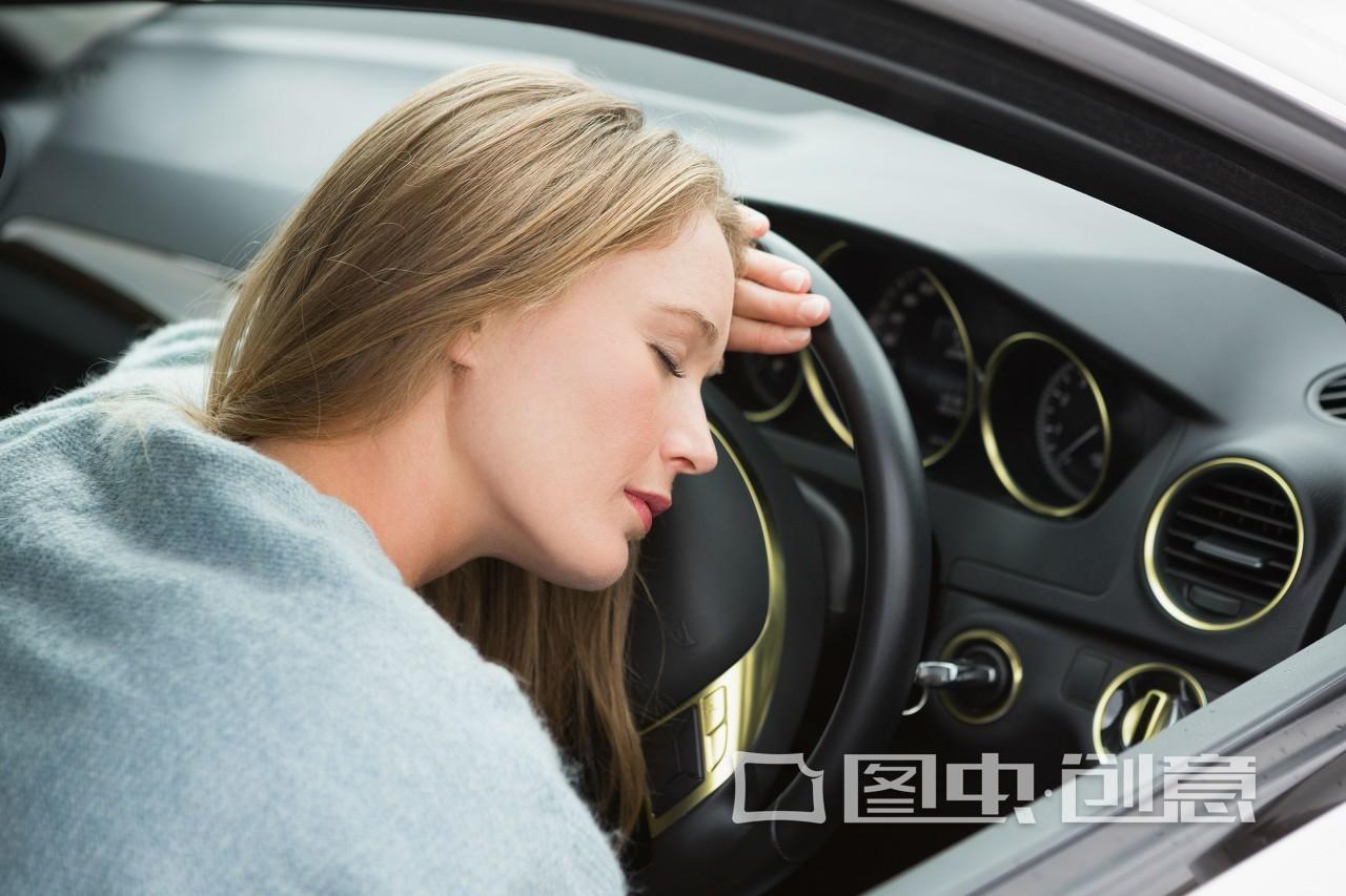 一招解决开车犯困,开车瞌睡犯困怎么防治