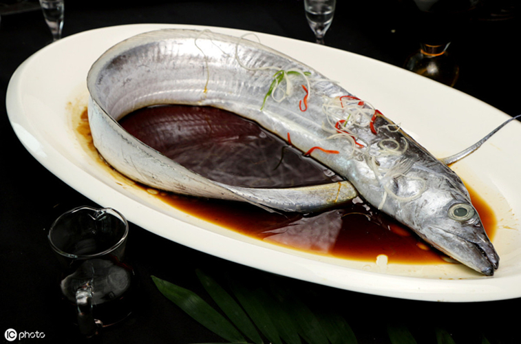 生活在海边的人只能用海鲜充饥,品尝大海的味道纯天然海鲜食材