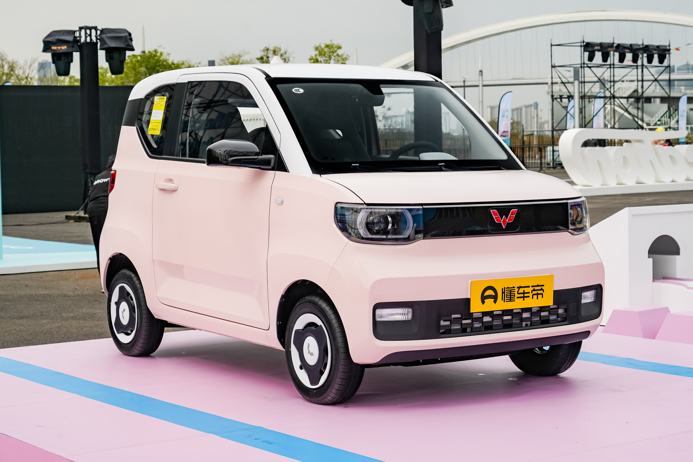 宏光miniev马卡龙充电功率是多少,定金全款宏光miniev马卡龙时尚款