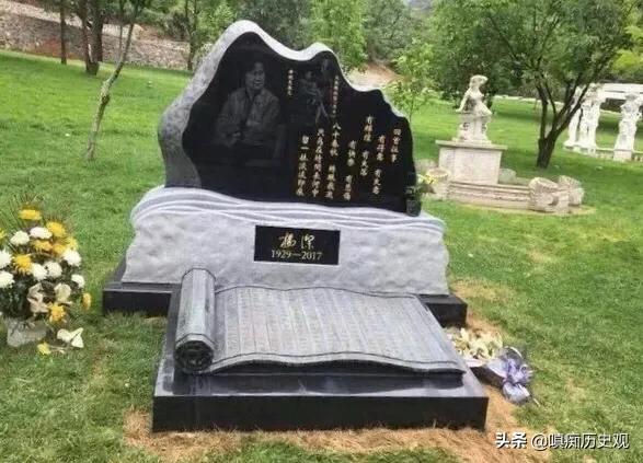 坟墓上应不应该立碑？想必忘记文化传承的人，似乎也就忘记了祖辈