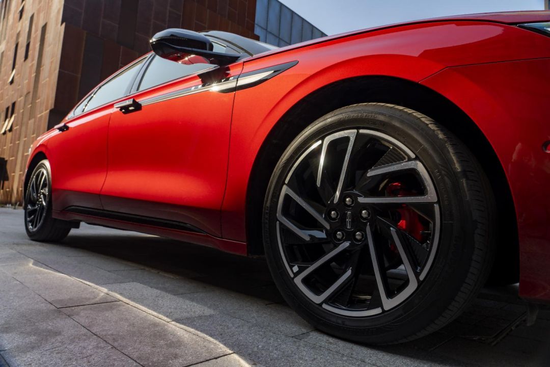 新款林肯z试驾,22款林肯z银色试驾