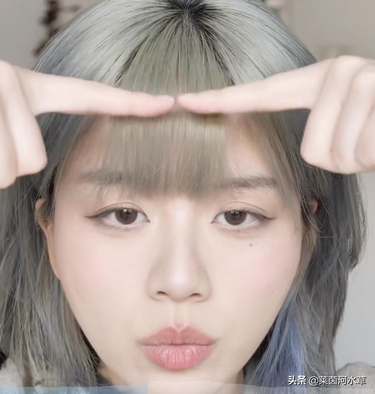 小孩齐刘海太短了怎么补救,小朋友齐刘海变八字刘海