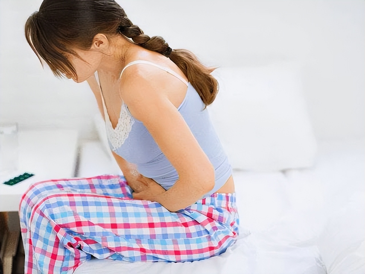 女孩初次来“例假”时，妈妈要告诉她这3件事，孩子或会感谢你！