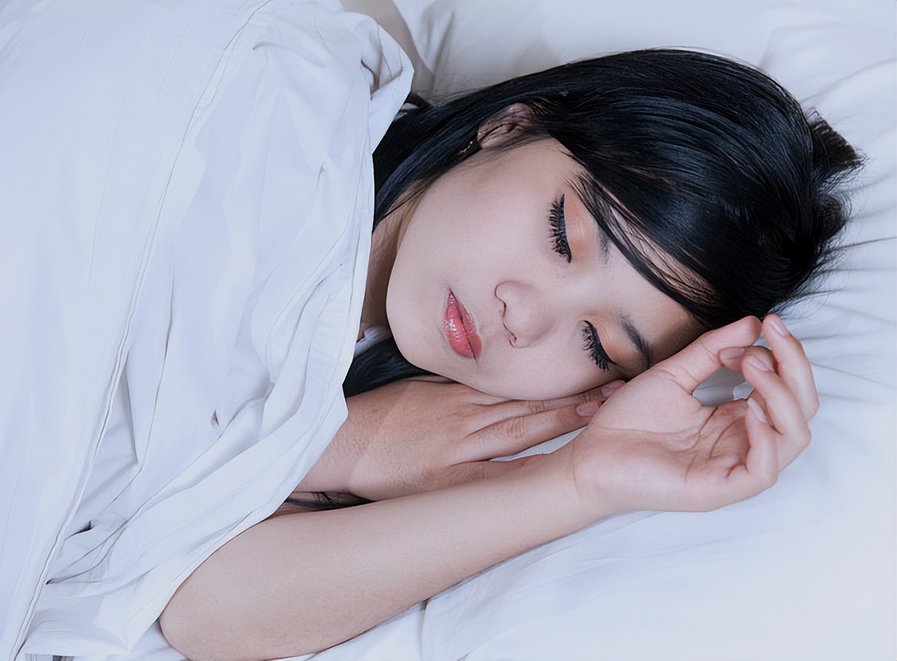 女性尖锐性湿疣最初是肉疙瘩吗,女性尖锐性湿疣身上会长疙瘩么