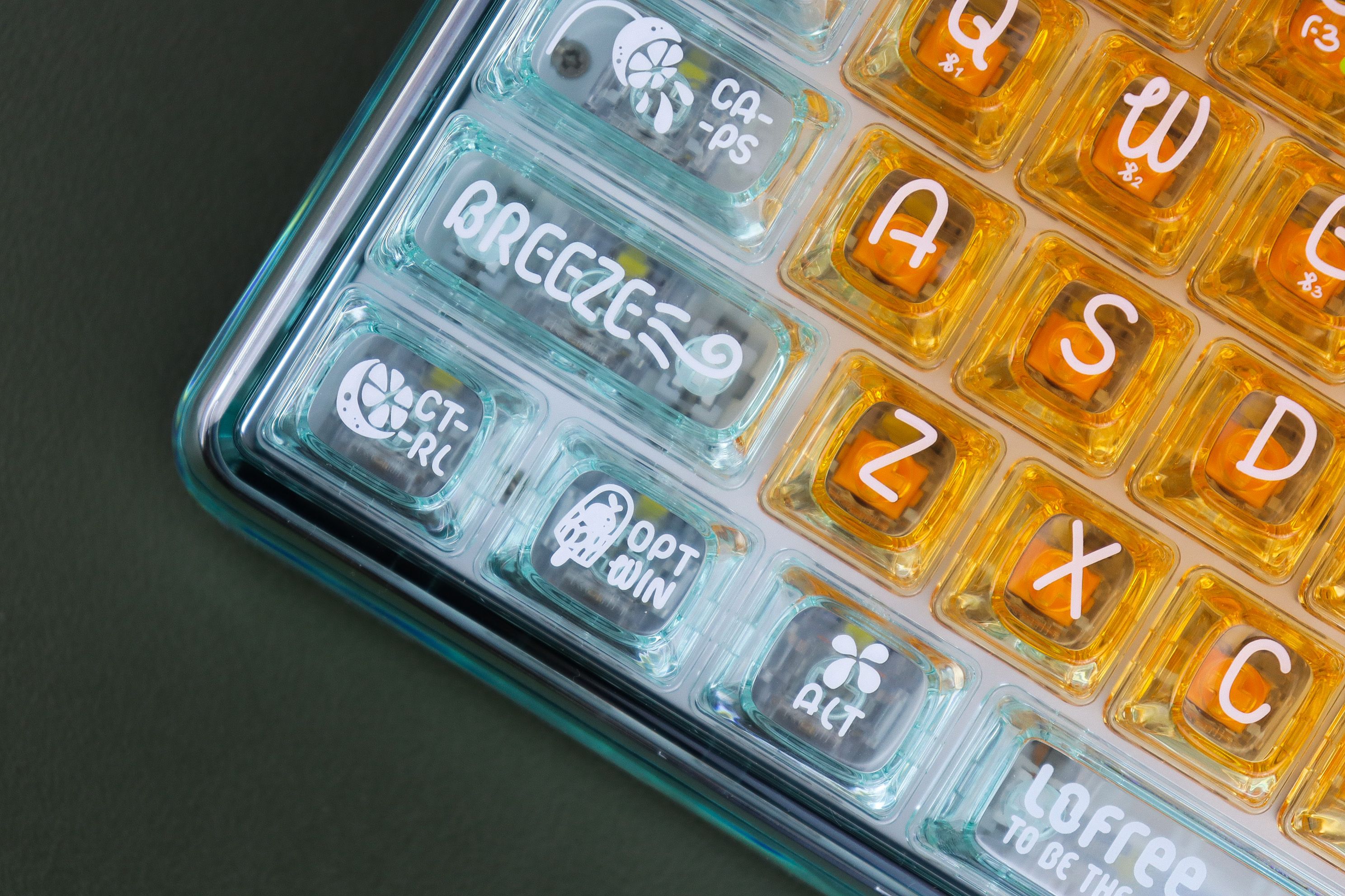 一千块，透明键盘，将手上那2平方做成工艺品的理念，我只爱洛斐