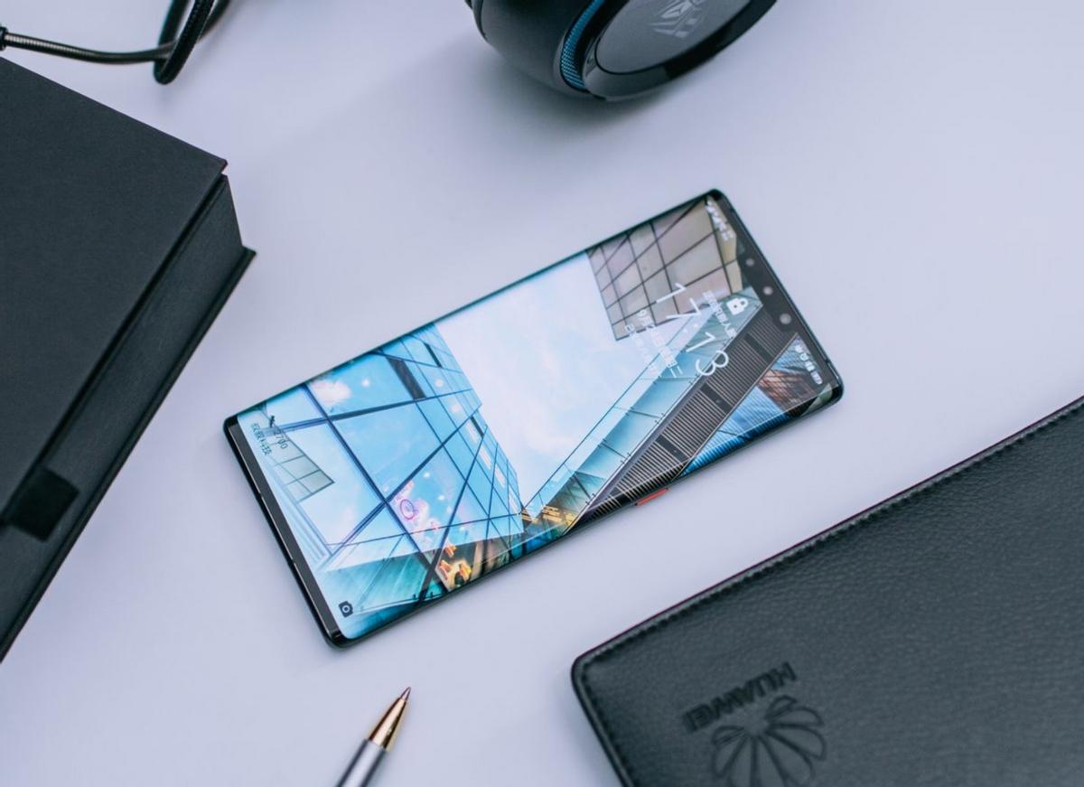 华为旗舰手机4月起升级鸿蒙系统,华为最强千元机搭载鸿蒙系统