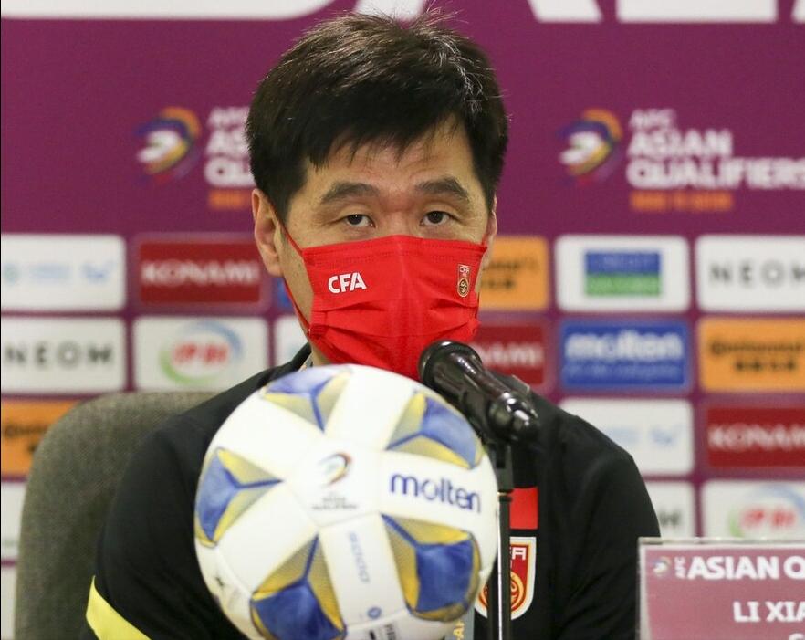 中国足球108人庞大团队，结束半个月的西亚征程，陈戌源领衔回国