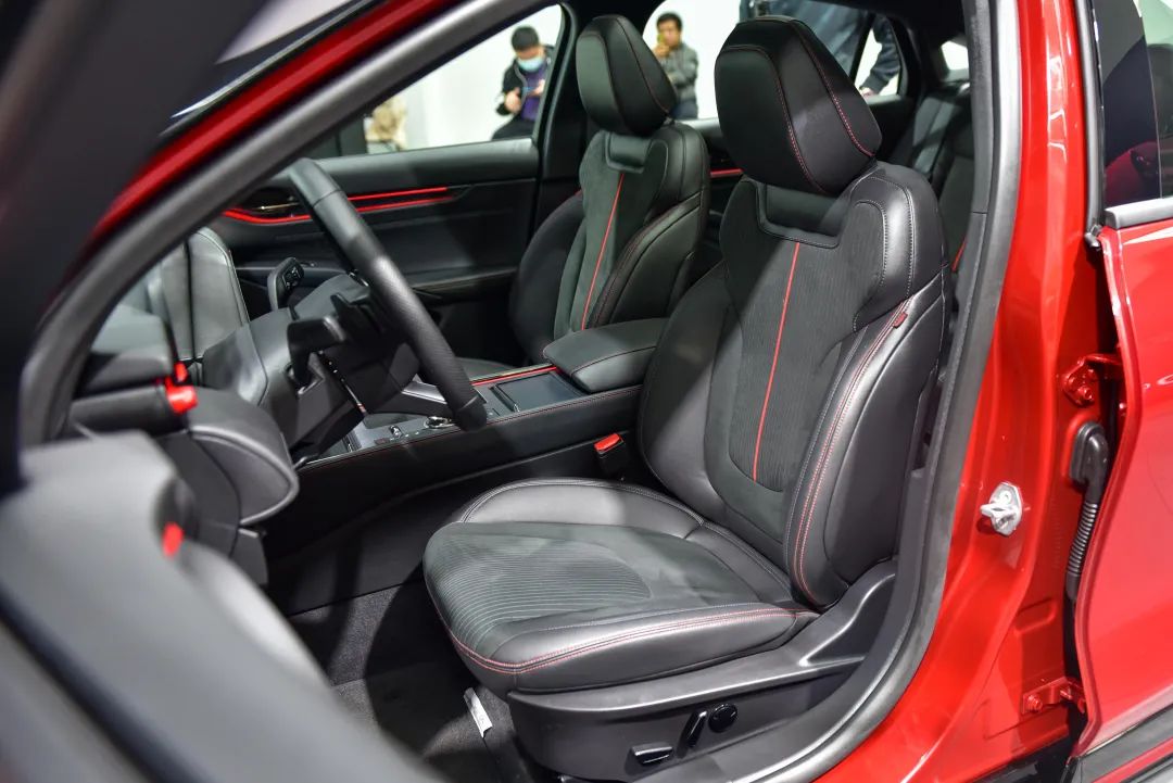 18款蒙迪欧2.0顶配深度测评,2.0凯美瑞和1.5t蒙迪欧哪个动力大