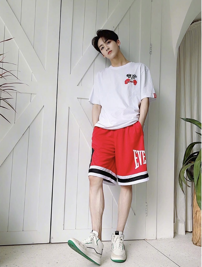 男生推荐短袖短裤穿搭方案,夏日短裤男生穿搭视频