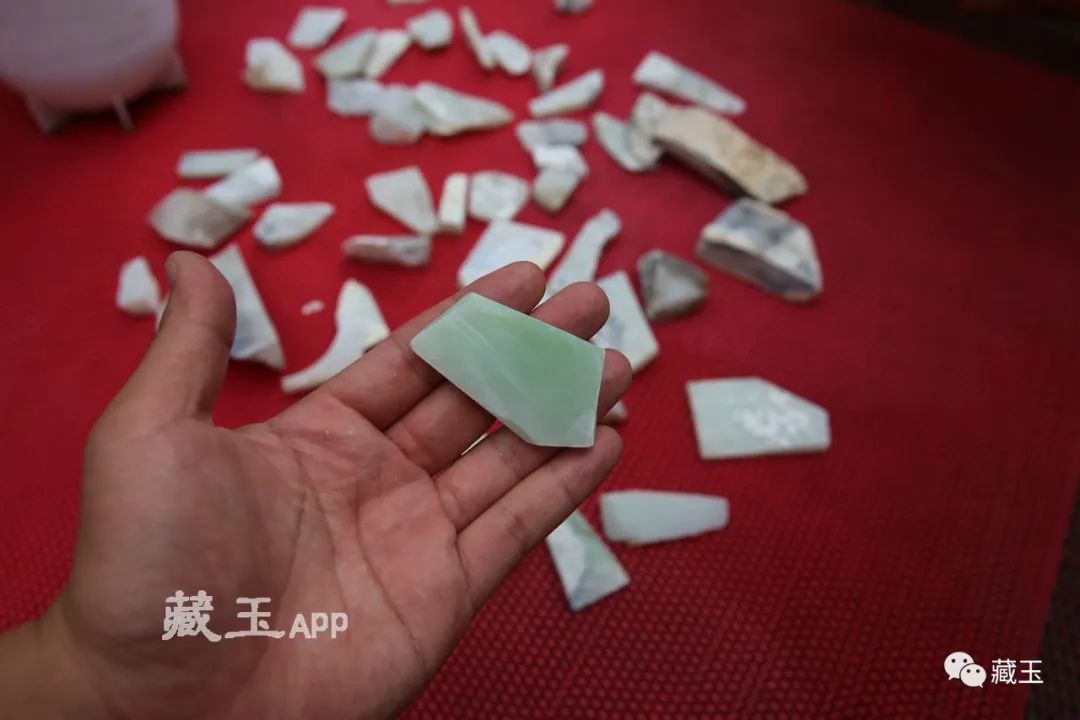 会跑色的玉石,什么样的翠青料是好玉料