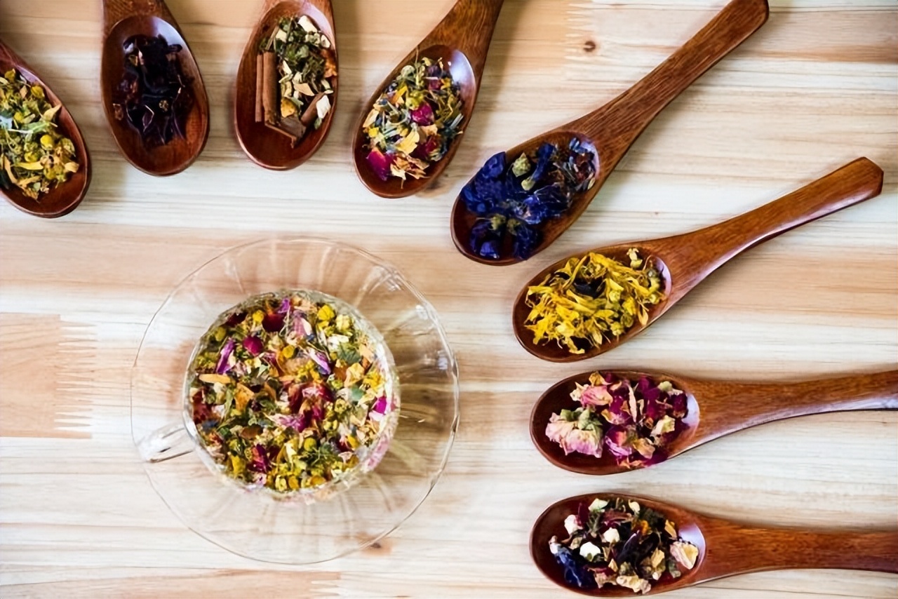 普洱茶纯料和拼配哪个好,普洱茶拼配的奥妙