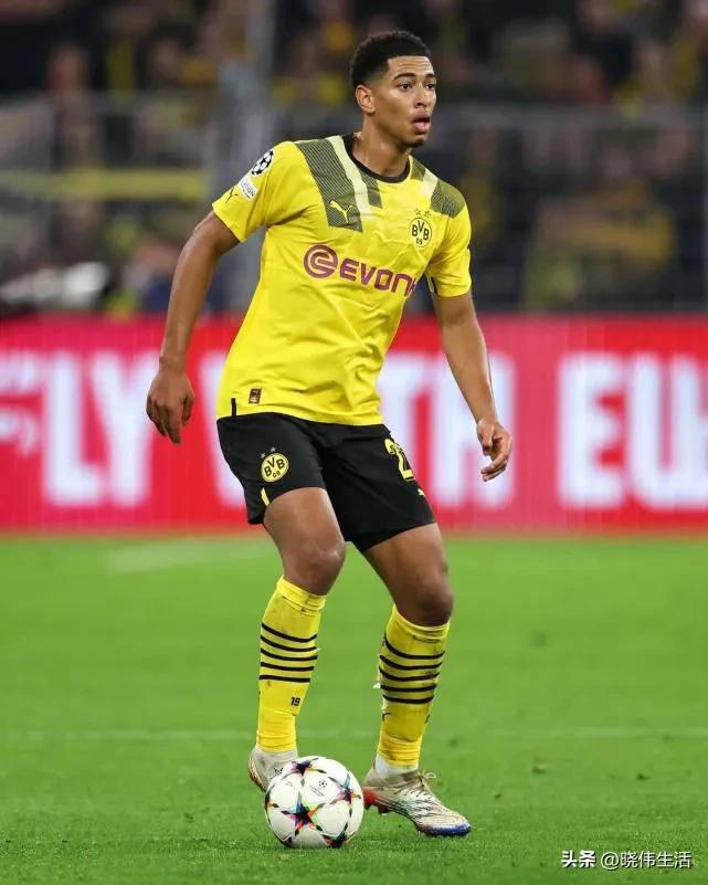 小白看国足,贝林厄姆小球迷回头