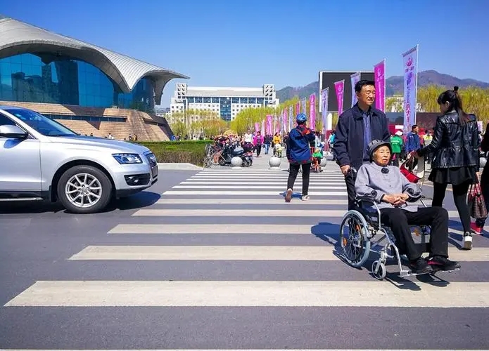 淄博“杀”疯了，挣到口袋里的钱，竟然主动“吐”了出来