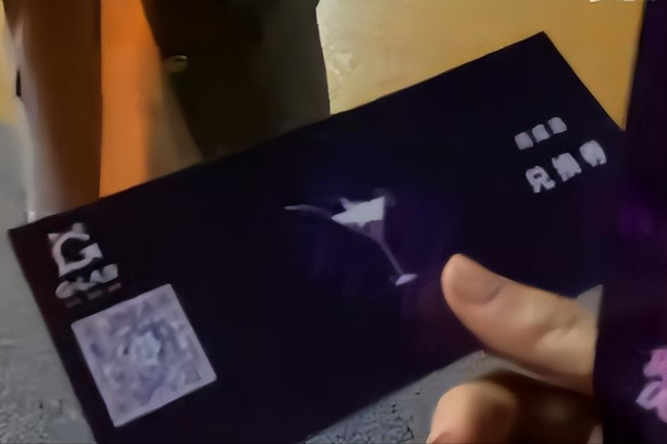 央美毕业生扮名媛21天遭保安搭讪,女大学生假扮名媛原视频