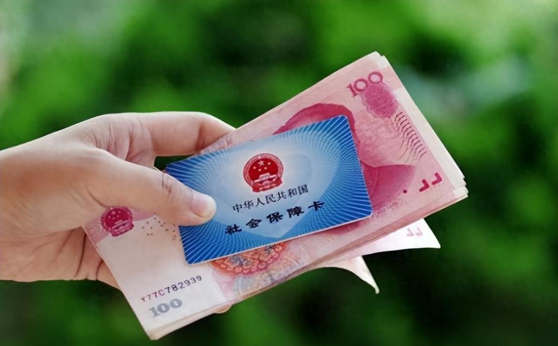 医保卡里的钱一年没用完会过期吗,医保卡内的钱用不完怎么办