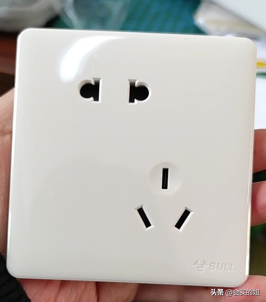 西门子开关插座和公牛插座哪个好,公牛插座开关插座怎样拆开