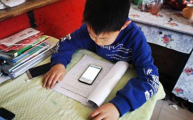 孩子上小学各种打卡把家长逼疯了,幼儿园每日上学打卡