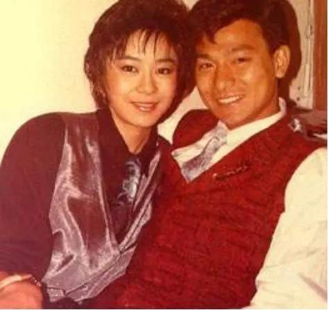 刘德华27岁的电影视频,刘德华几岁向吴倩莲求过婚