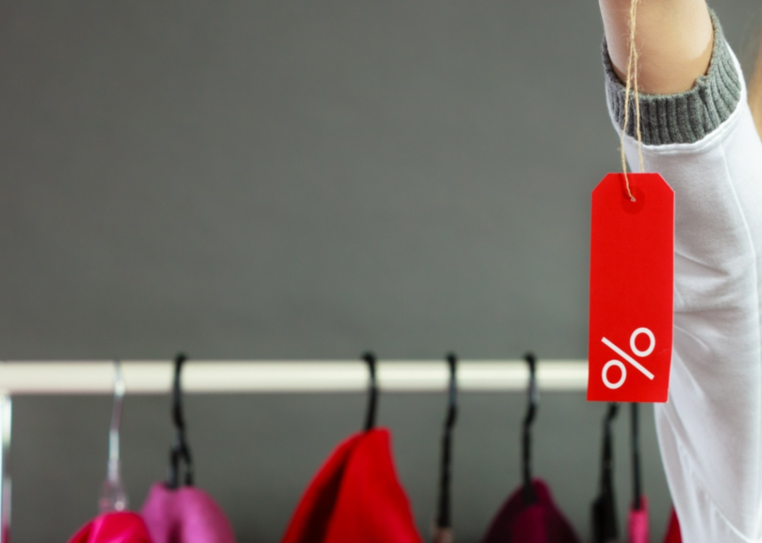 有鬼!直播间里的大牌服饰卖出“骨折价”