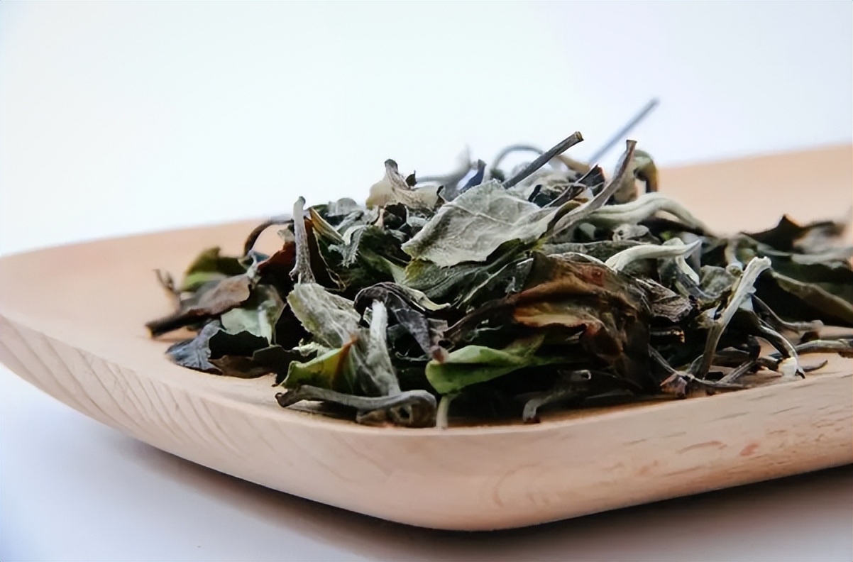 茶知识丨茶梗多的茶到底好不好？你会把茶梗拣出来扔掉吗？