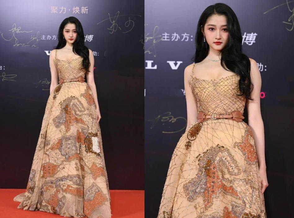 综艺杨紫白鹿赵露思杨超越金晨,虞书欣白鹿赵露思金晨杨紫合体