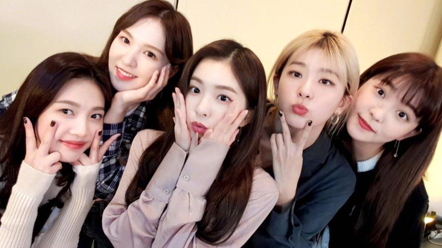 被誉为“周五情侣”，是韩国颜值最高的CP，宝琳到底有多好磕