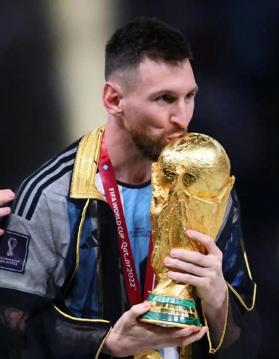 梅西夺冠众星评价,梅西夺冠苏醒激动哭了