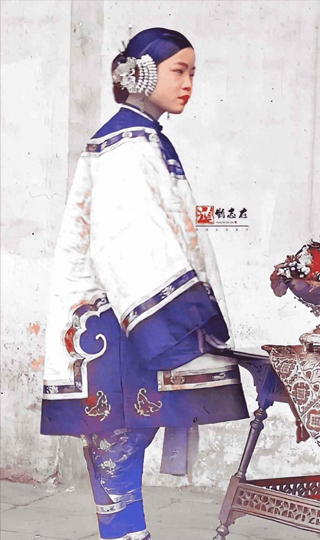 80多年前，18张日寇占领下的河南新乡老照片：骑在桥头拍照的鬼子