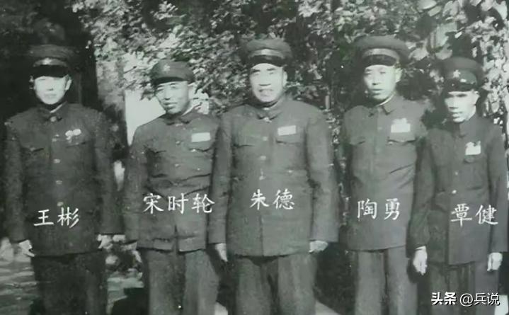 陶勇提为兵团副司令，皱着眉头不肯上任，陈毅特意找谈话