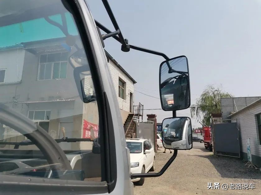 奥驰轻卡v2,飞碟奥驰x2和奥驰v2的区别