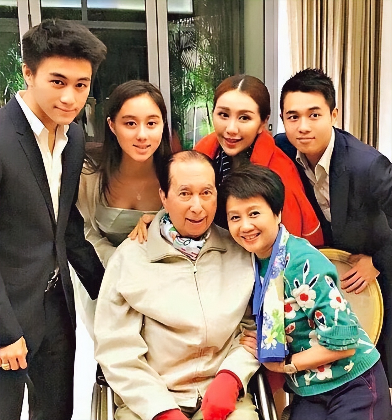 赌王何超莲吴克群视频,吴克群何超莲差几岁