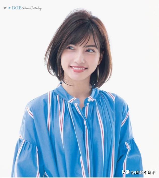 45岁脸小长发烫什么发型好看,发型中年女2020流行卷发发型教程