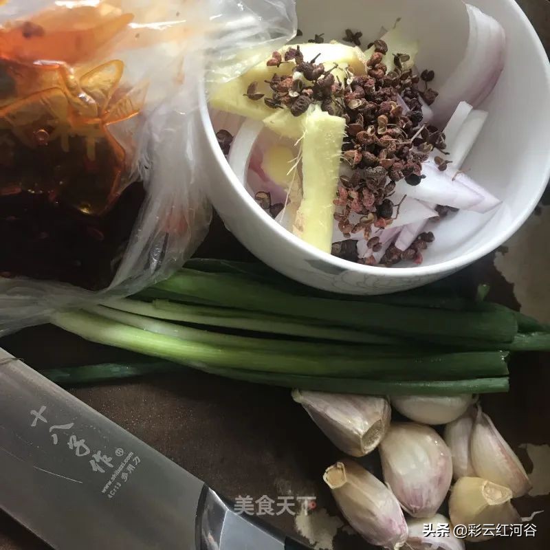 水煮肉片下饭神器视频,简单下饭的菜谱水煮肉片